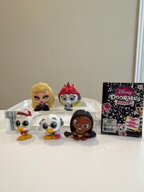 New Disney Doorables Academy / Campus Crew Series - Rainbow Unicorn - 5 figures